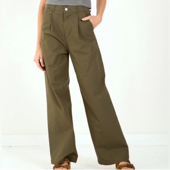 Levi's Pants - LEVI'S High Rise Pleated Front Wide Leg Olive Green Pants Full Length Sz 28